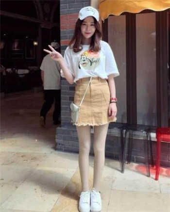 六年级女童白丝小脚丫