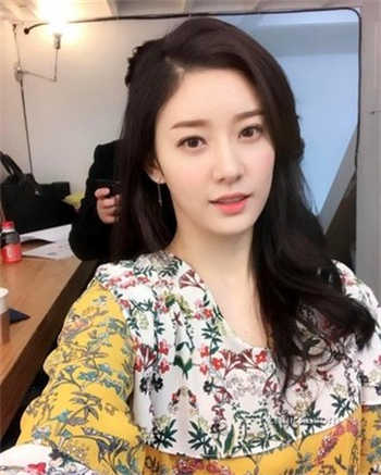 大学门卫老秦刘小静