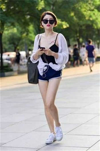 用保鲜膜把美人抱成棕子