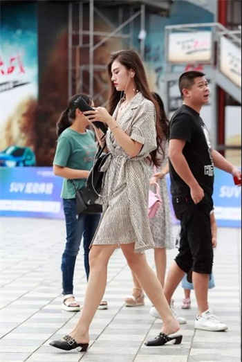 新娘发喜帖被前男友