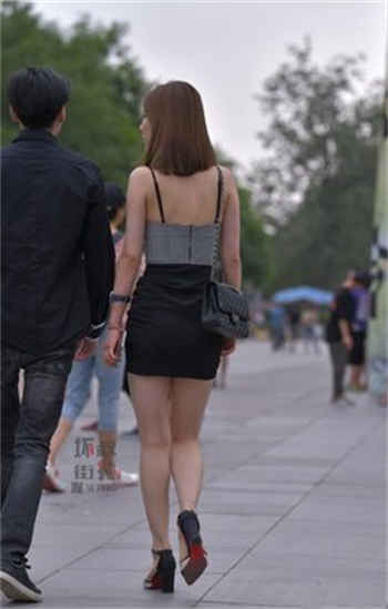 女友萱颖捞金鱼