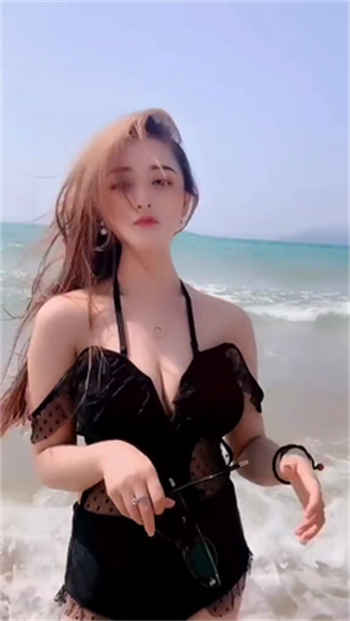 悠宝三岁校服露出