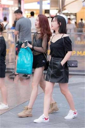 和妹妹在外地打工租房同住
