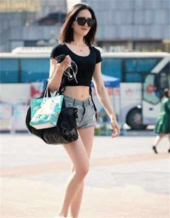 用刀子划开少女衣服游戏
