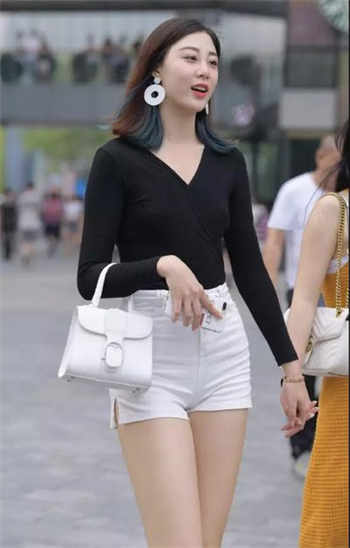 给邻居阿姨修空调小说