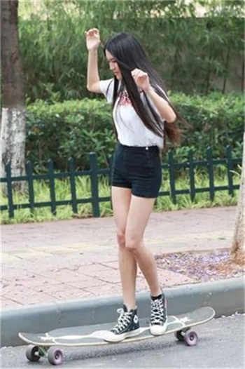 堵车遇到女性憋不住