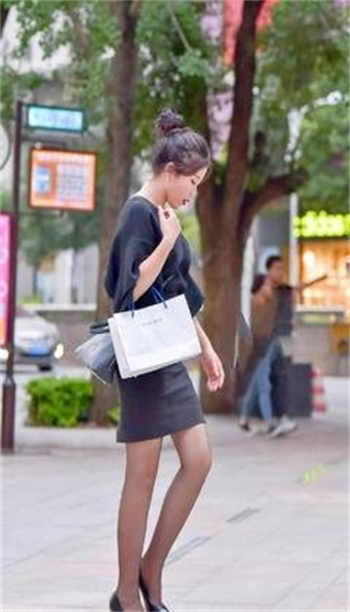 女子误以为是老公还很配合