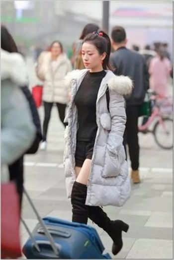 白色芭蕾连裤袜和体操服