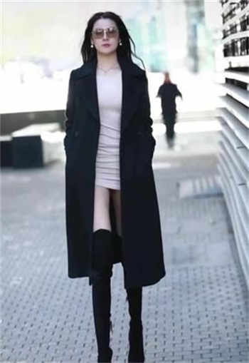 在丈夫的灵堂前被义子韩剧