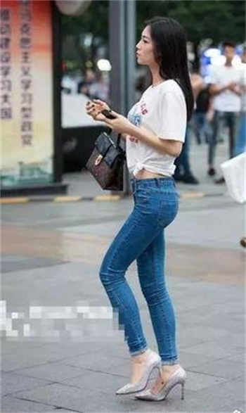 年轻和住房里的妻子