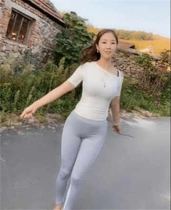看不见的她